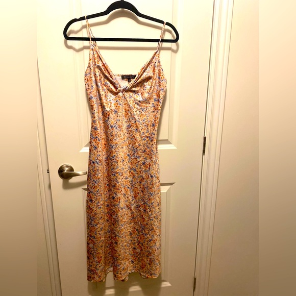 Beautiful satin midi with thin straps - Picture 1 of 6